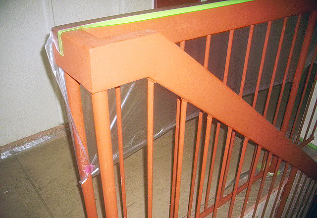 鉄製階段手摺の塗装：錆止め塗装