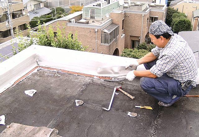 屋上防水：立上り防水層の撤去と仮防水