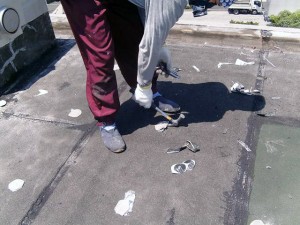世田谷区集合住宅屋上防水工事 機械固定アンカー撤去写真