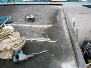 川崎市高津区 工場 屋上防水 下地のコンクリートの浮き箇所撤去3写真