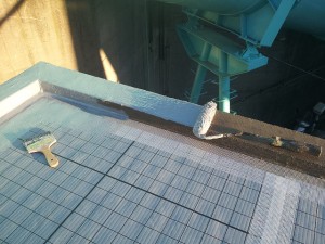 川崎市高津区 工場 屋上防水 立上りウレタン防水施工中写真