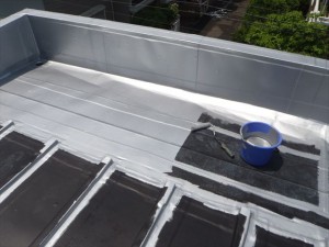 世田谷区喜多見住宅屋根防水　保護塗装を塗装して完了02写真