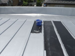 世田谷区喜多見住宅屋根防水　保護塗装を塗装して完了03写真